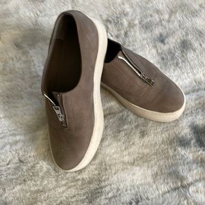 Vince Camuto size US 6 in very good condition